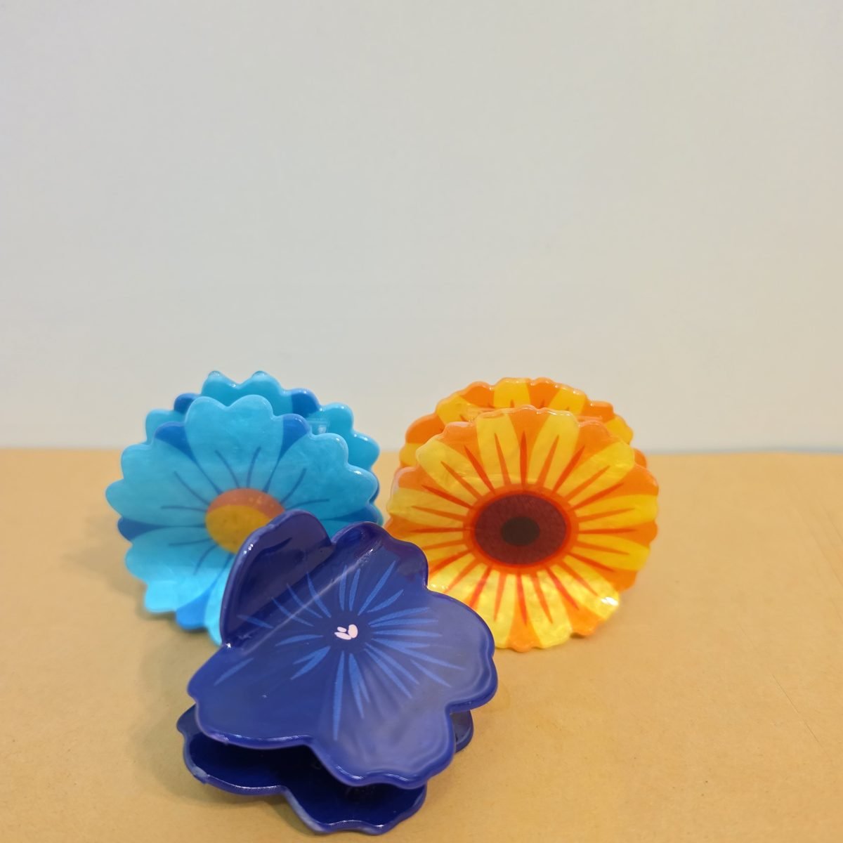 Flower Shaped Acrylic Medium Clutch