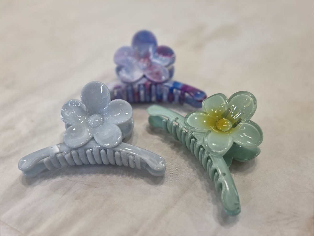 Long Plastic Flower Clutch